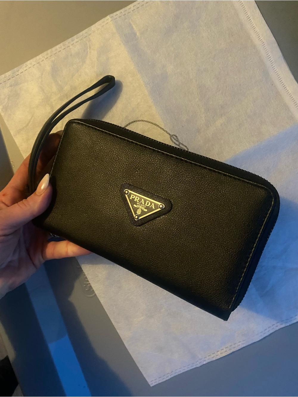 ✨ Zip Wristlet Wallet w/phone Compartment & Silver-Tone Logo✨